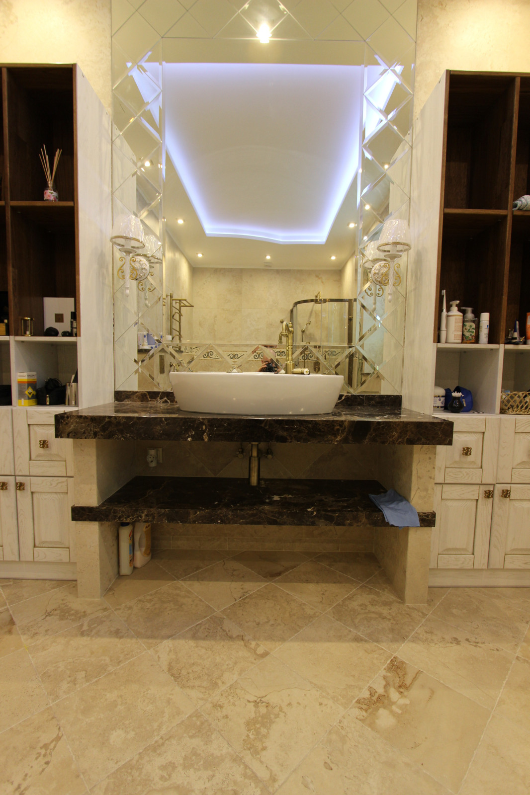 Art-deco mosaic in the bathroom