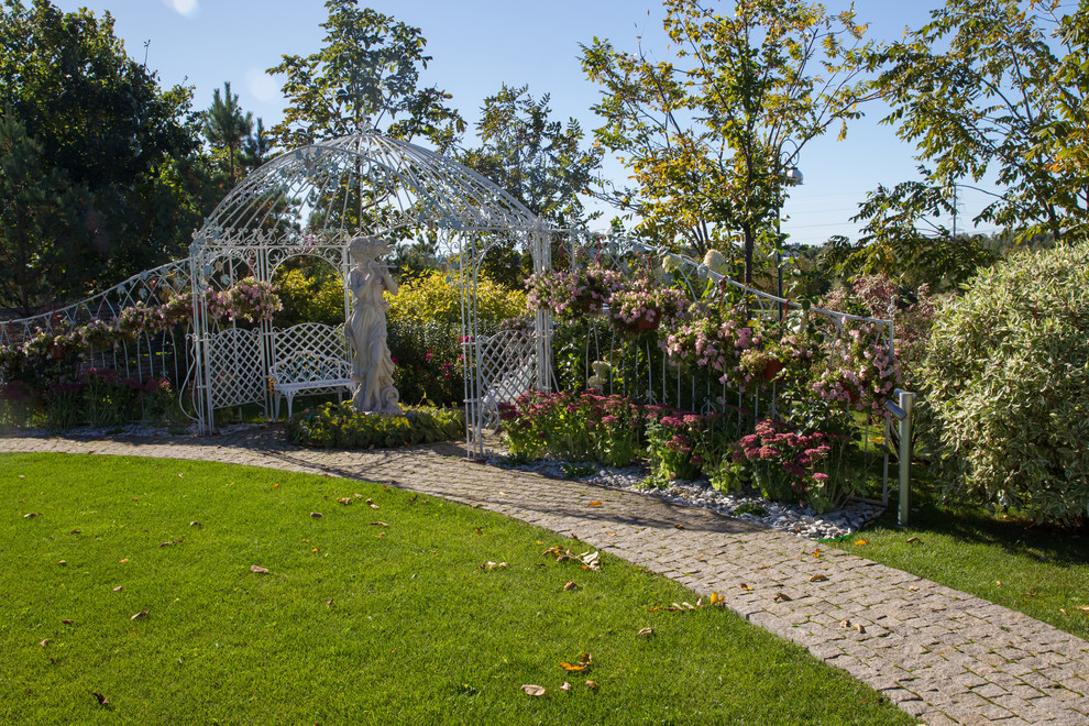 Сад на Пятницком шоссе.  Дизайнер Лариса Юрова