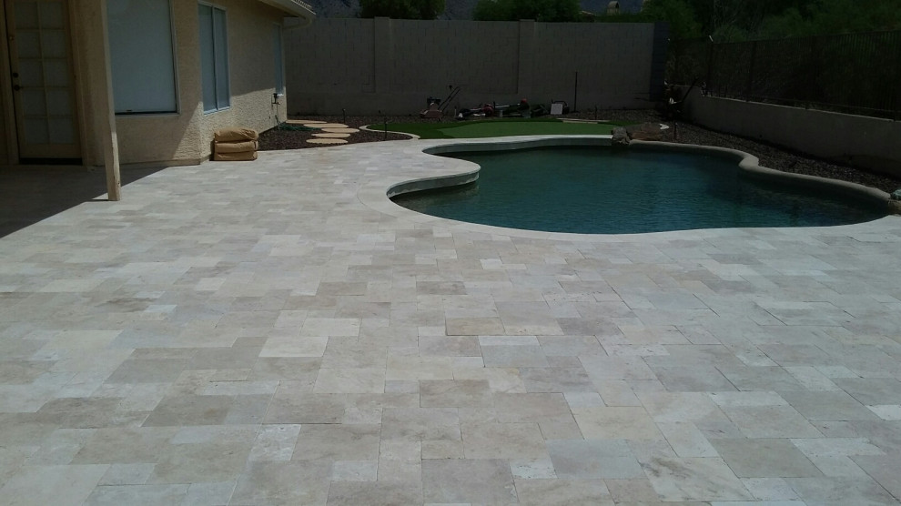 Inspiration for a transitional pool remodel in Phoenix