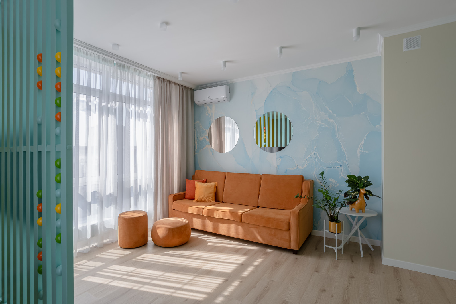 Реализованный проект яркой квартиры в ЖК "Мичурин"