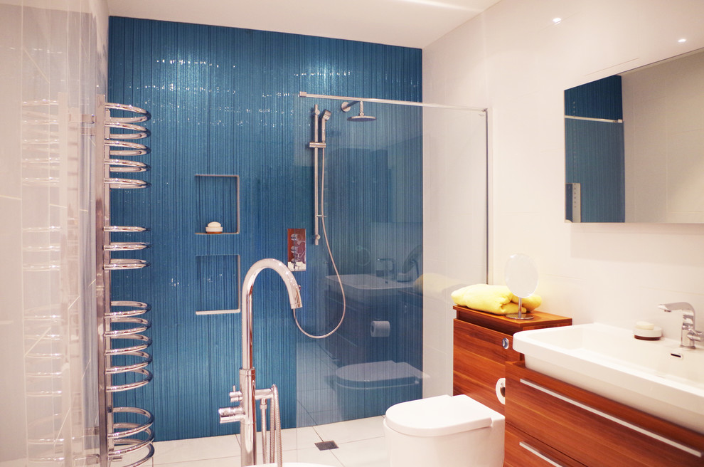 Design ideas for a mid-sized modern bathroom in Sussex.