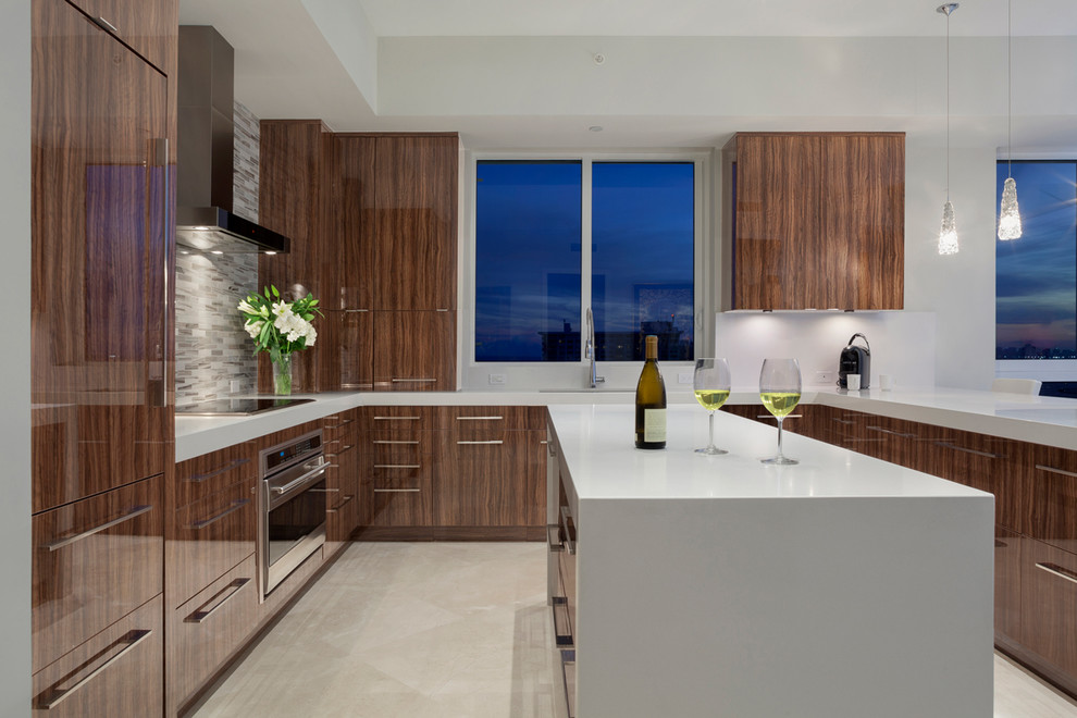 Inspiration for a modern kitchen remodel in Miami