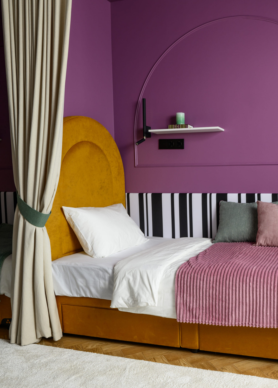 Квартирный вопрос - цветущая магнолия