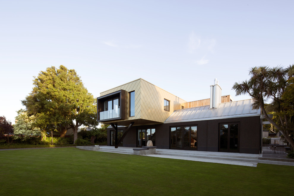 Photo of a large contemporary house exterior in Christchurch.