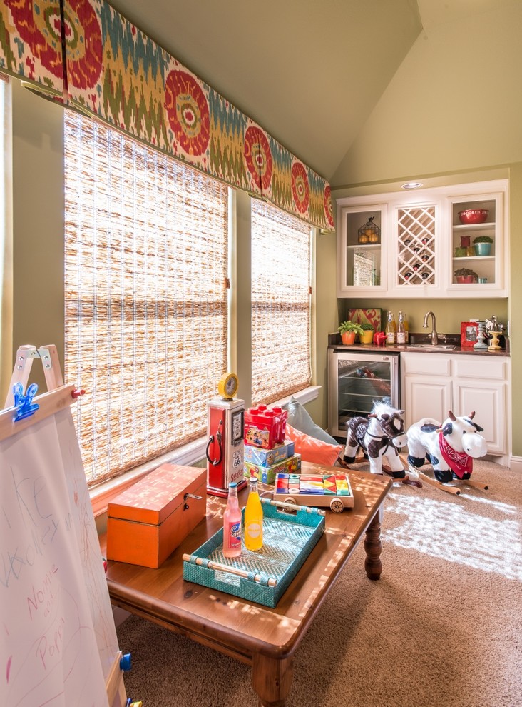 Photo of a large transitional gender-neutral kids' playroom for kids 4-10 years old in Dallas with carpet and beige walls.