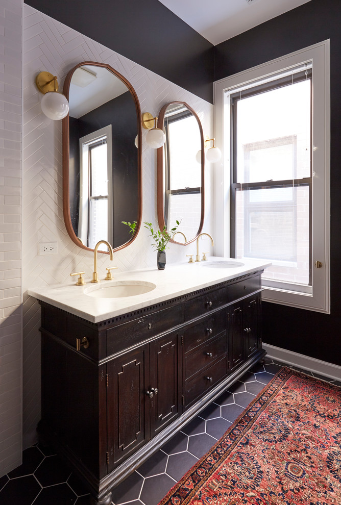 Inspiration for a transitional home design remodel in Chicago
