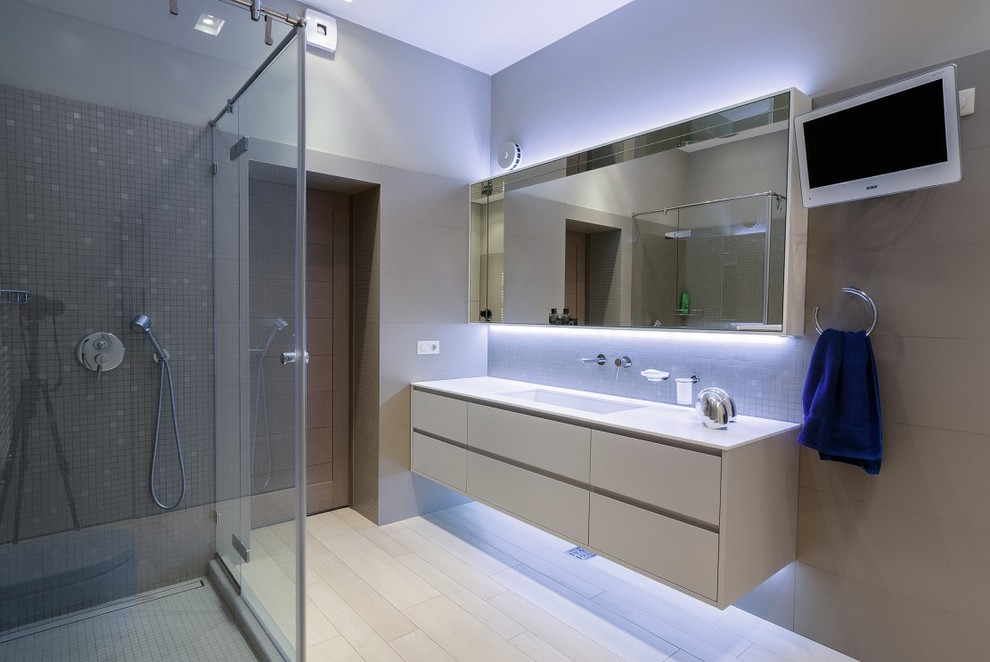 ВВЕРХ ПО ЛЕСТНИЦЕ