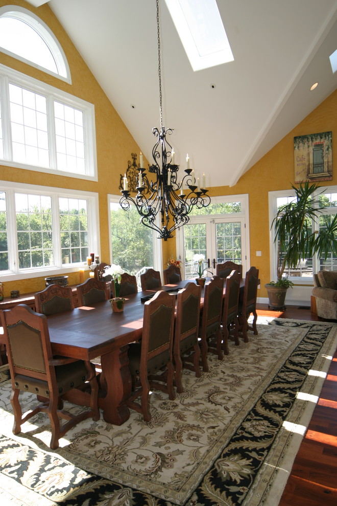 Example of a dining room design in Philadelphia