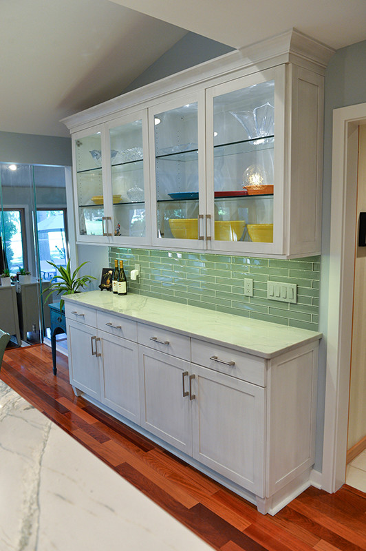 Inspiration for a transitional kitchen remodel in Cleveland