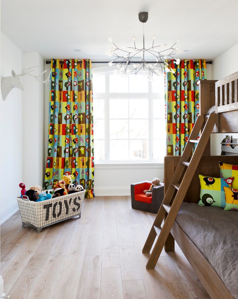 Mid-sized contemporary gender-neutral kids' bedroom in Toronto with white walls and vinyl floors for kids 4-10 years old.