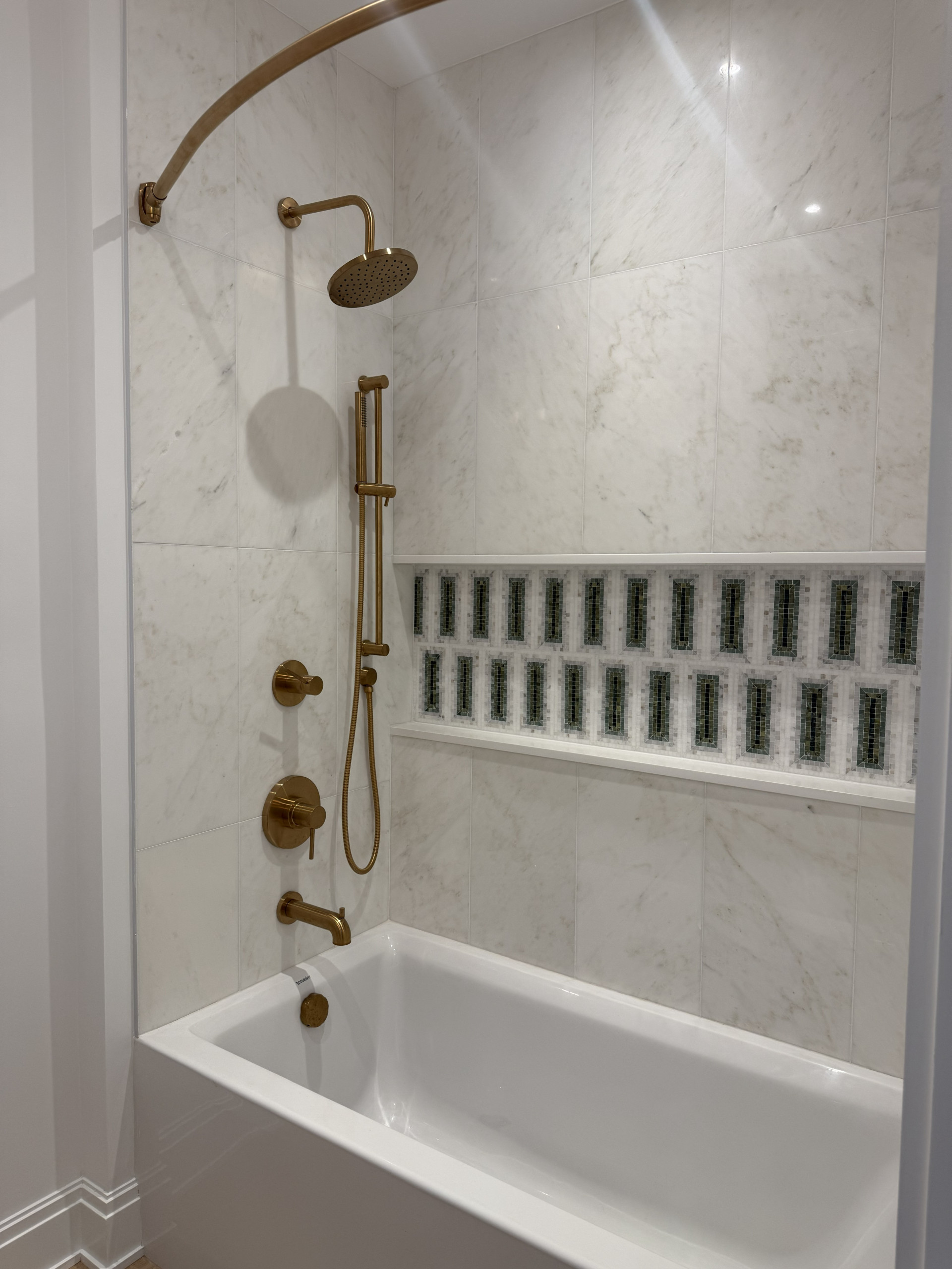 Bathroom with tub detail