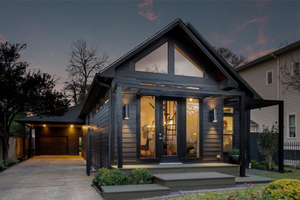 Inspiration for a mid-sized traditional one-storey black house exterior in Houston with concrete fiberboard siding, a gable roof and a shingle roof.