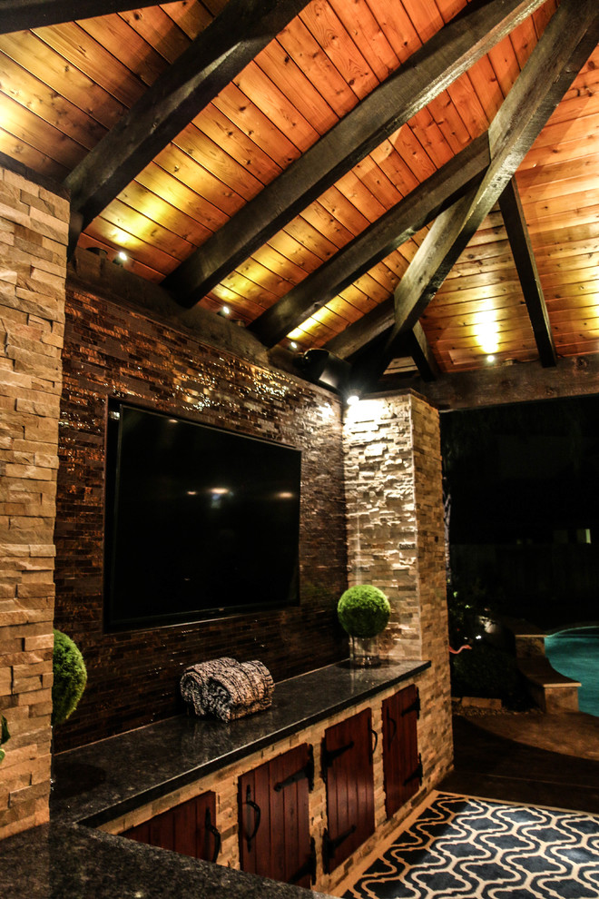 Example of a transitional home design design in Houston