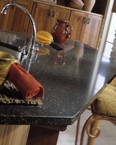 Kitchen - transitional kitchen idea