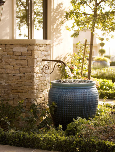 This is an example of a mediterranean garden in Los Angeles.