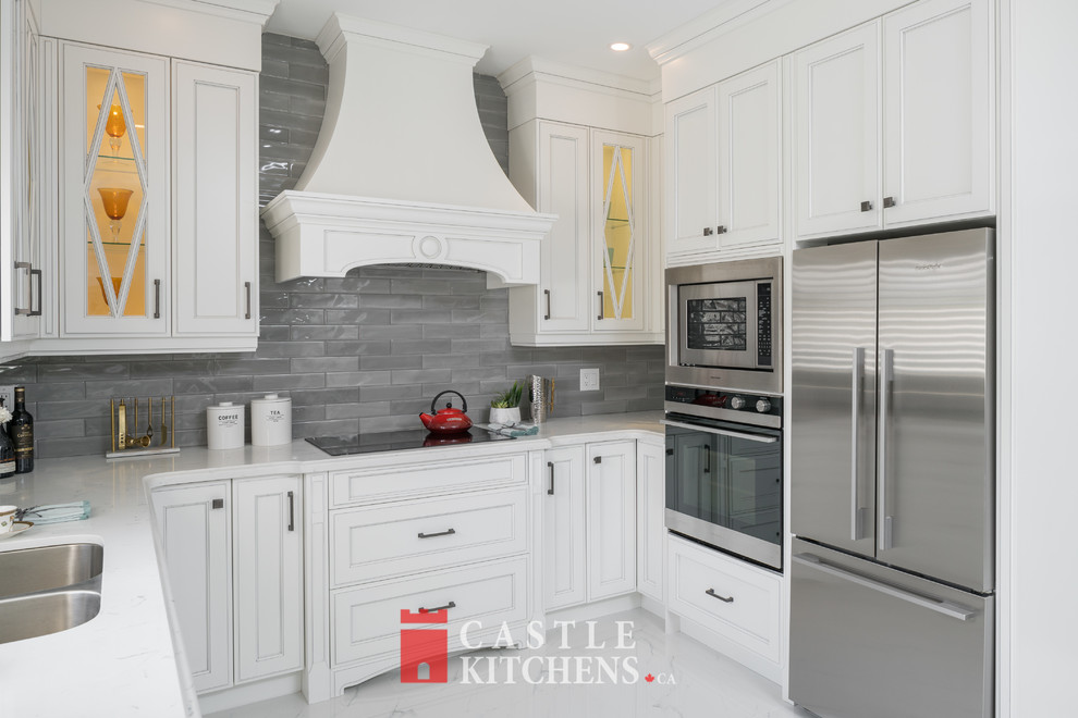 Transitional kitchen photo in Toronto
