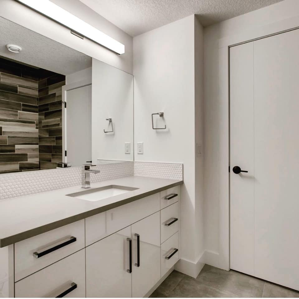Bathroom - transitional bathroom idea in Calgary
