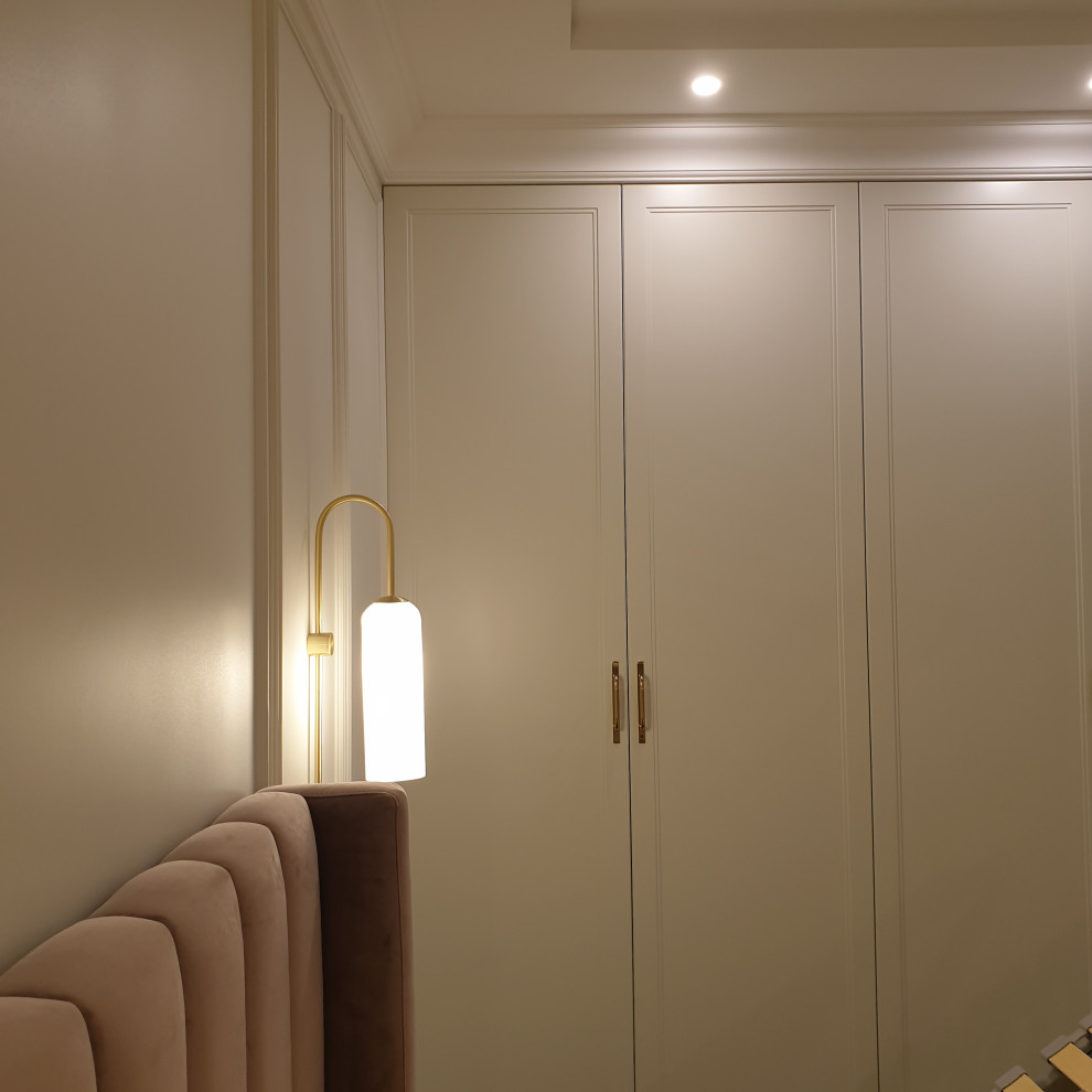 Powder rose neoclassic appartment