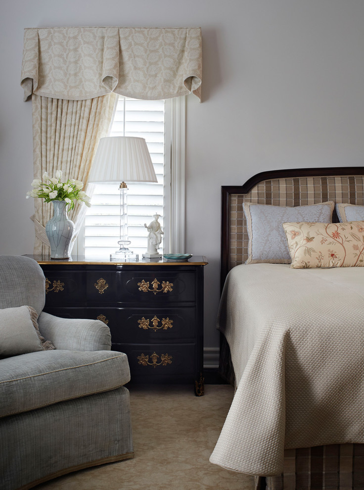 Inspiration for a traditional bedroom in Milwaukee with grey walls and carpet.