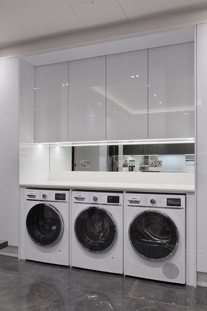 Beaconsfield Whole Home contemporary-tvaettstuga