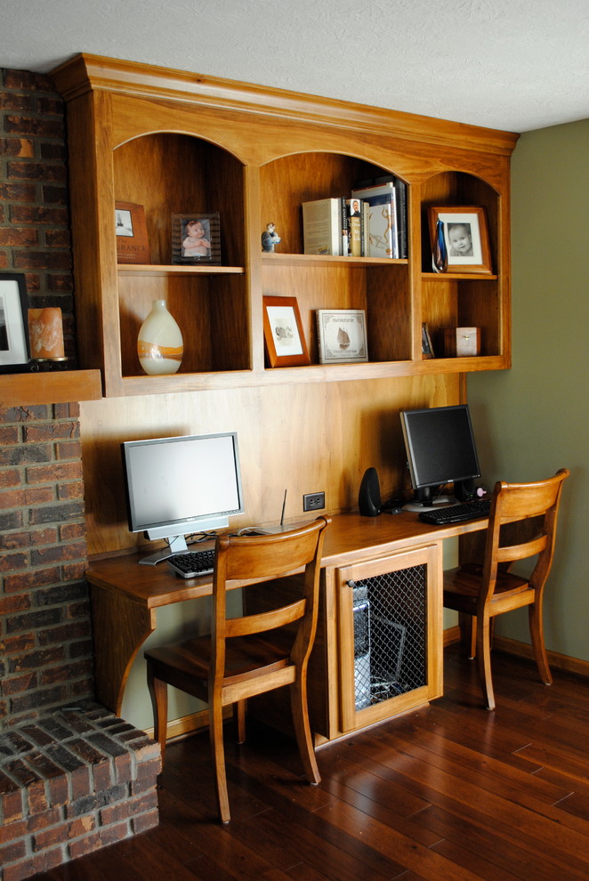 Design ideas for a traditional home office in Indianapolis.
