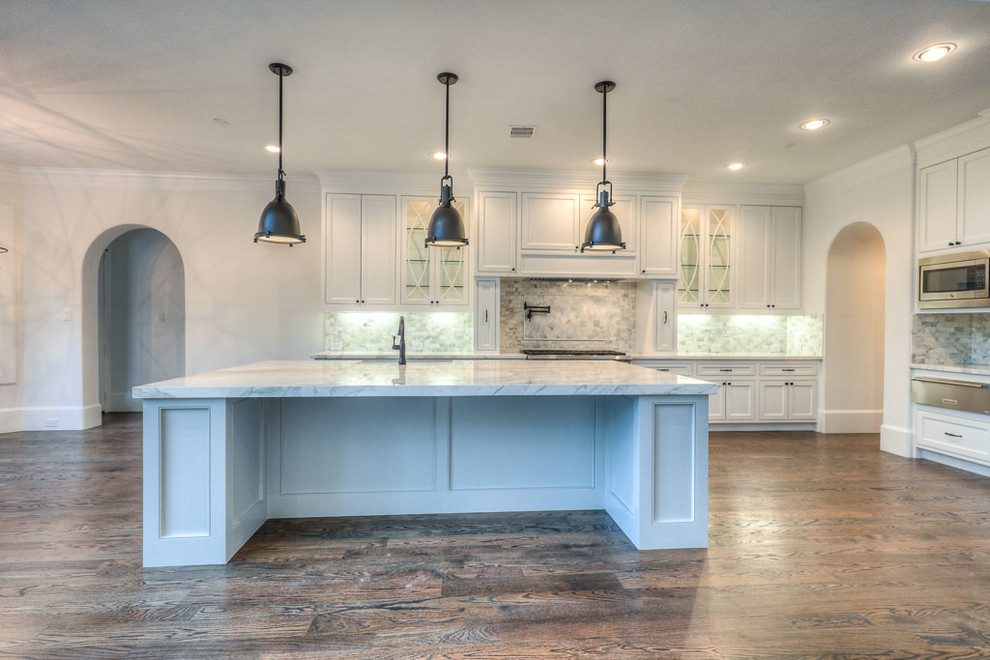 Example of a transitional kitchen design in Houston