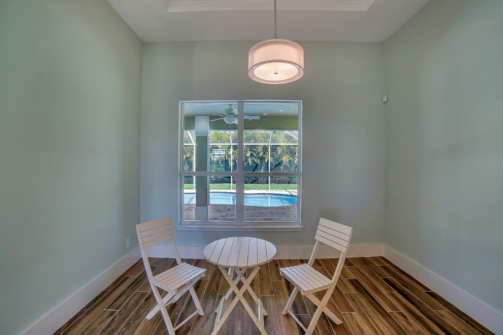 Example of a small transitional great room design