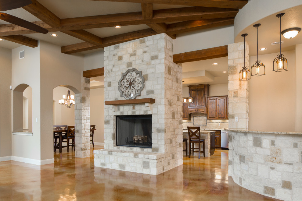 Mountain style home design photo in Austin