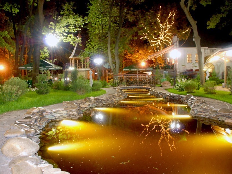 Декоративное ландшафтное освещение