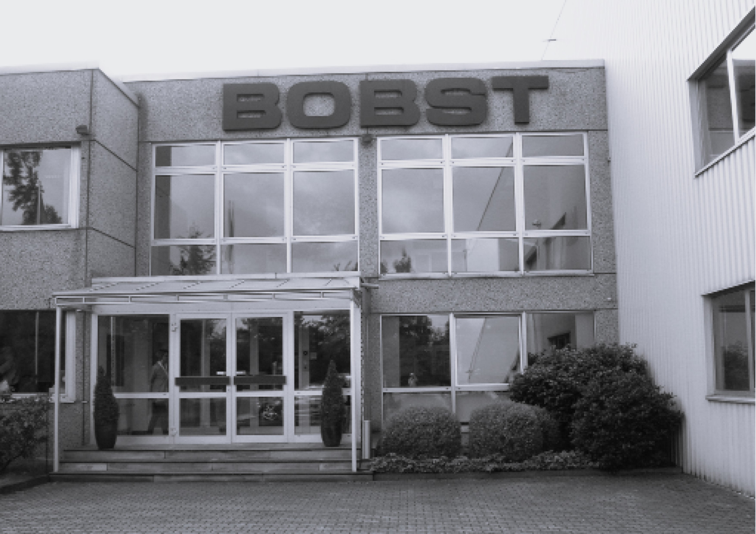 Bobst Eingang Empfang Office Büro Planung Präsentation Umplanung Modernisierung Ausstellung Interior Design NRW Krefeld Meerbusch Architektur Innenarchitektur Gestaltung 3D Akustik Beleuchtung Logo