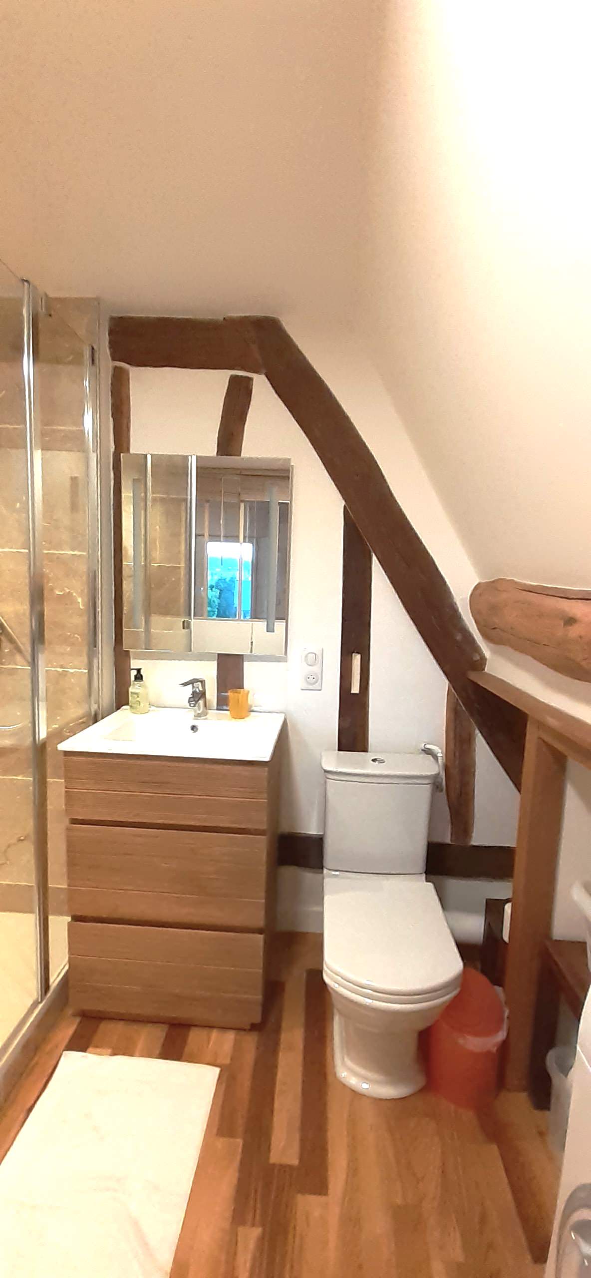 Aménagement de deux espaces chambres de réception dans une maison de campagne
