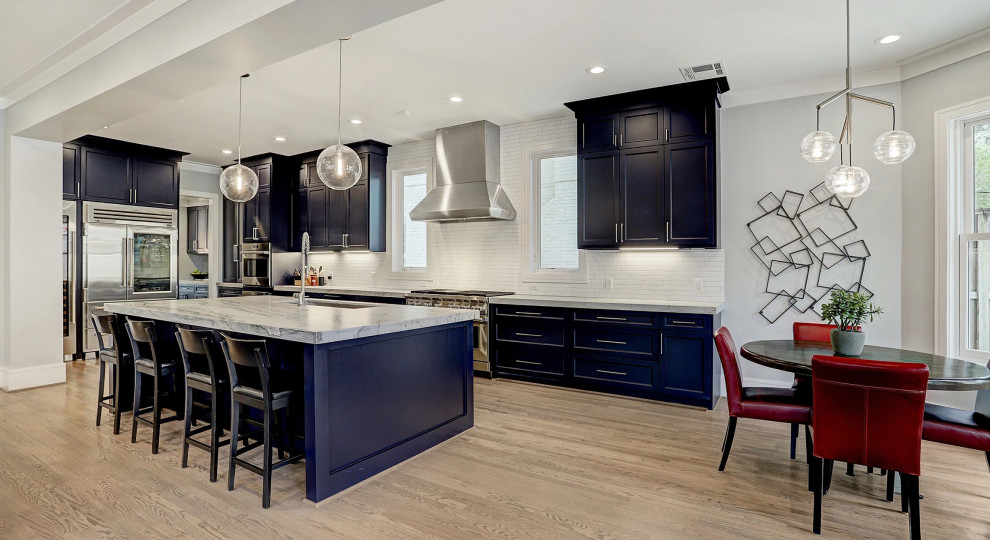 Home design - contemporary home design idea in Houston