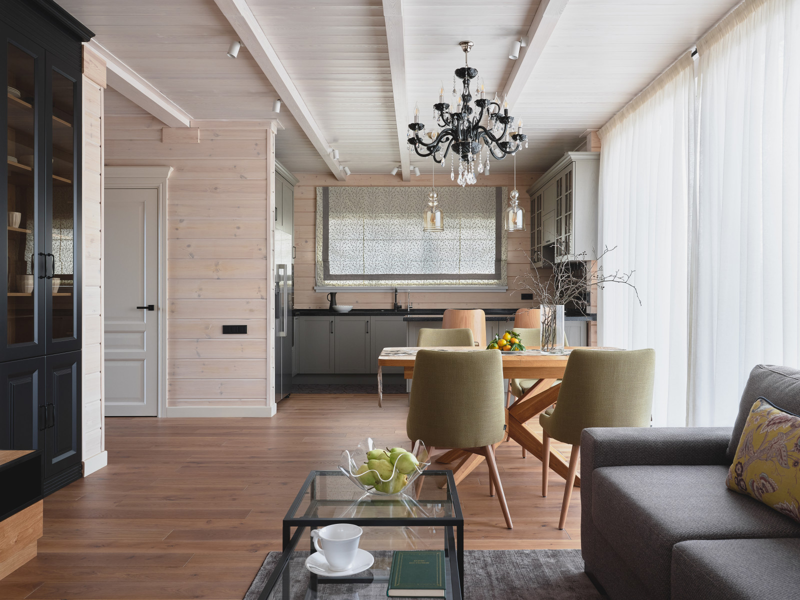 Загородный деревянный дом