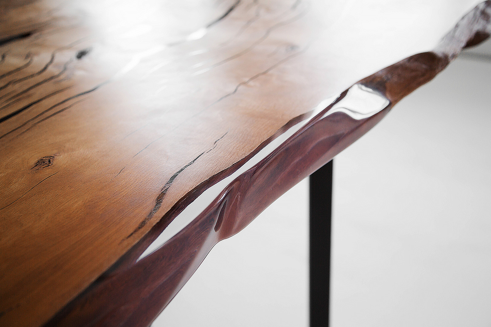 Стол из граба и акрила КЕМ