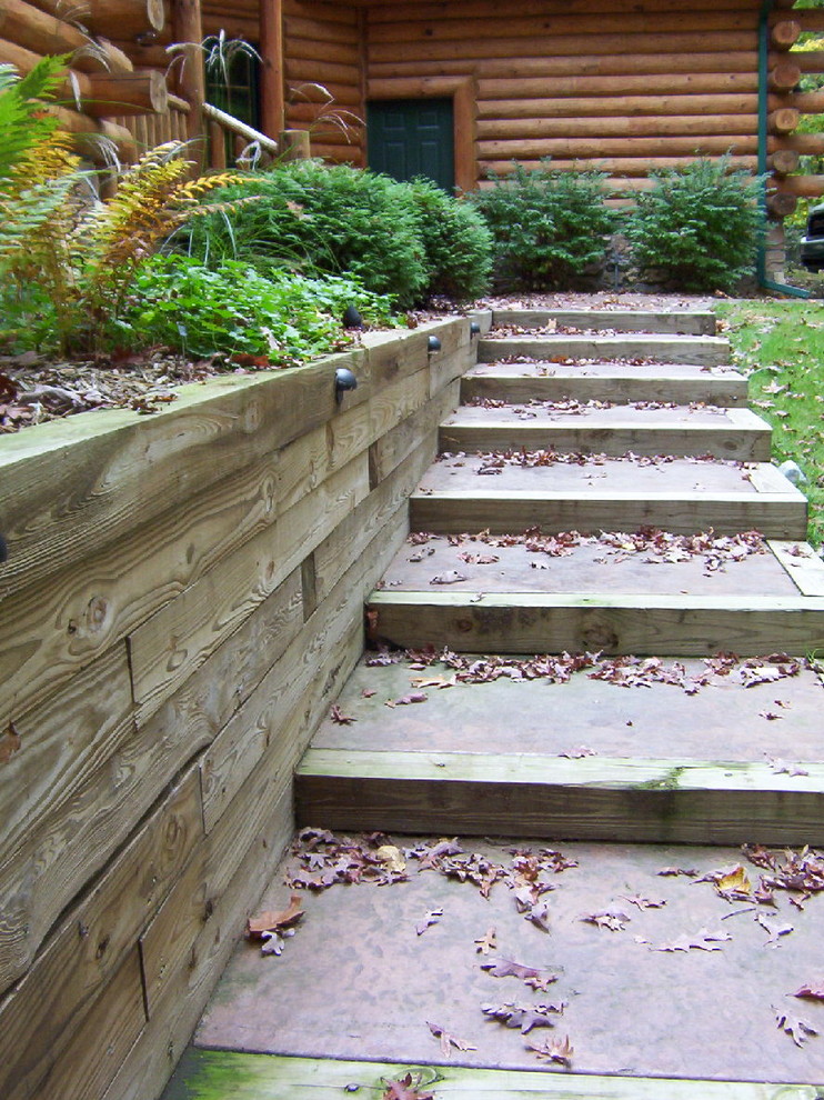 Design ideas for a rustic side yard landscaping in Grand Rapids.
