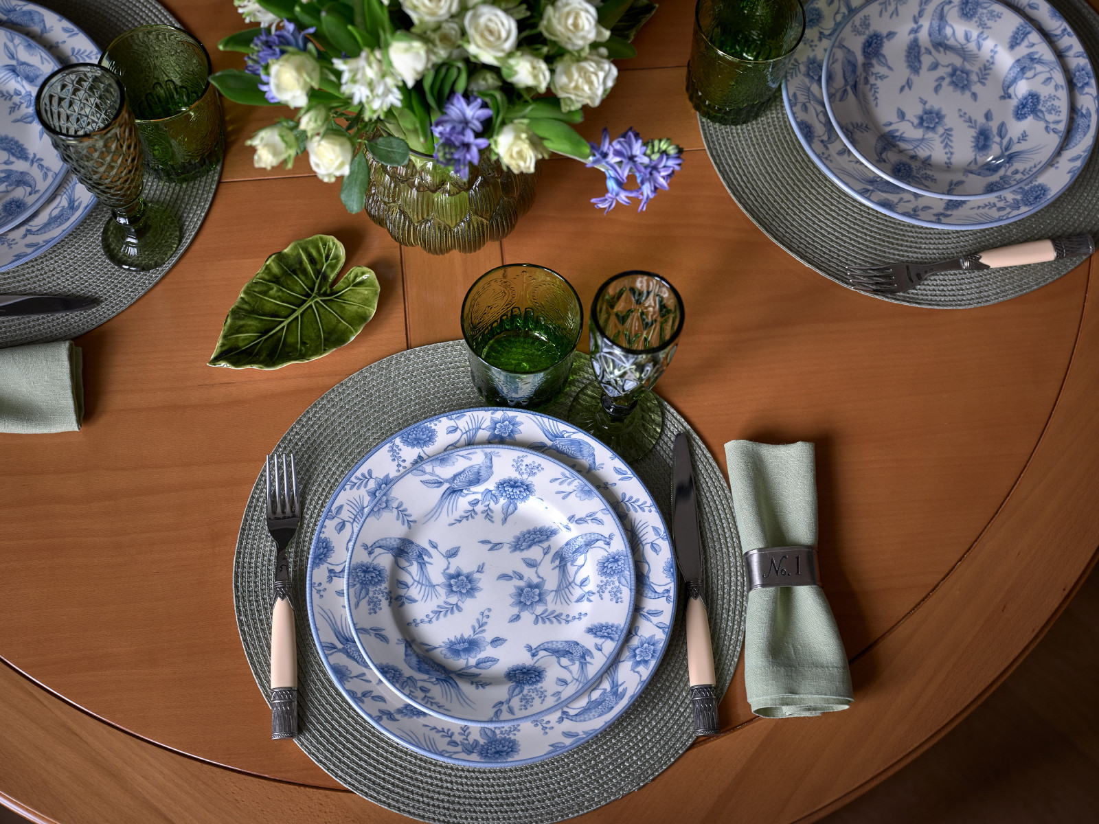 Серый элегантный