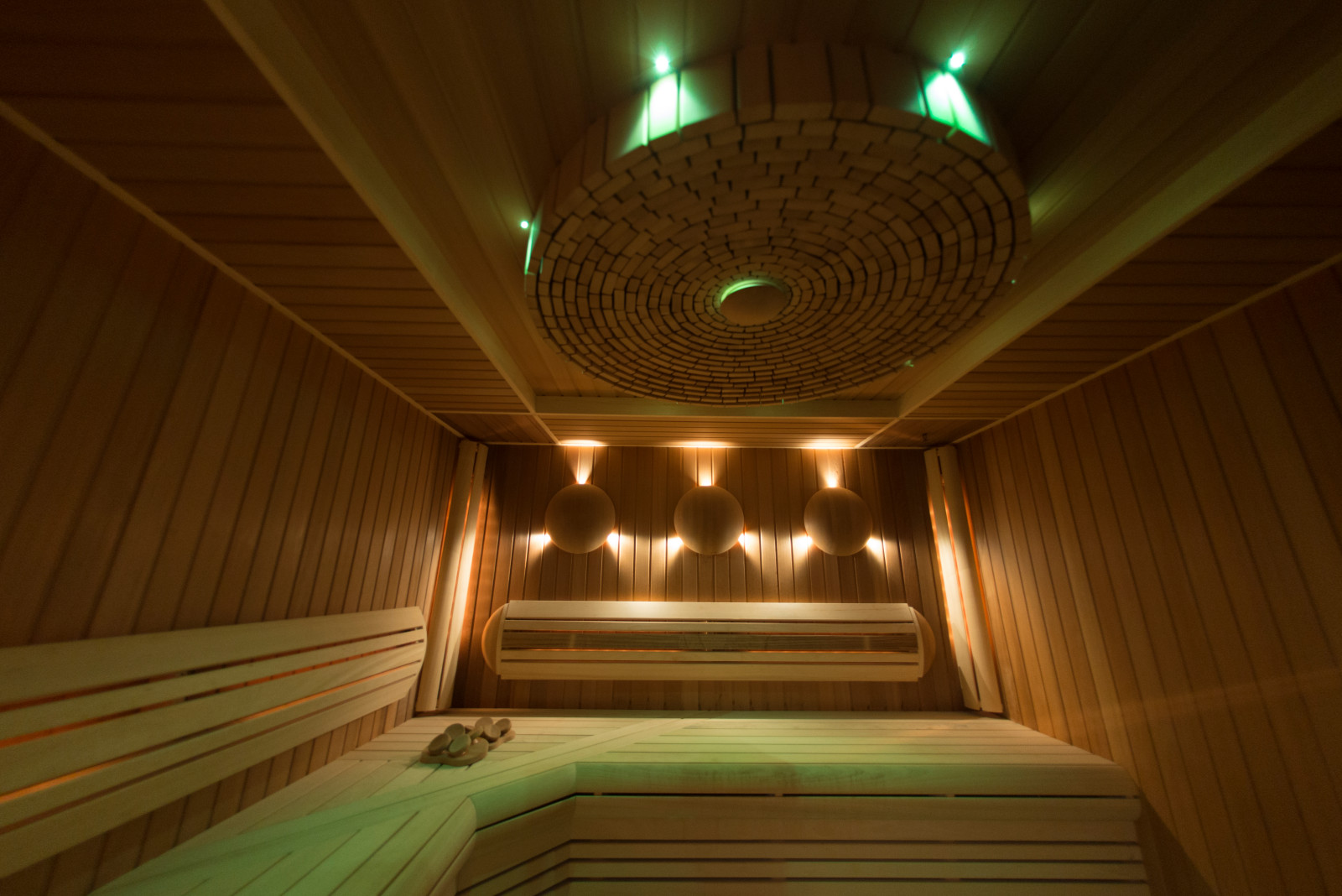 Интерьер бани-спа в Бенилюксе