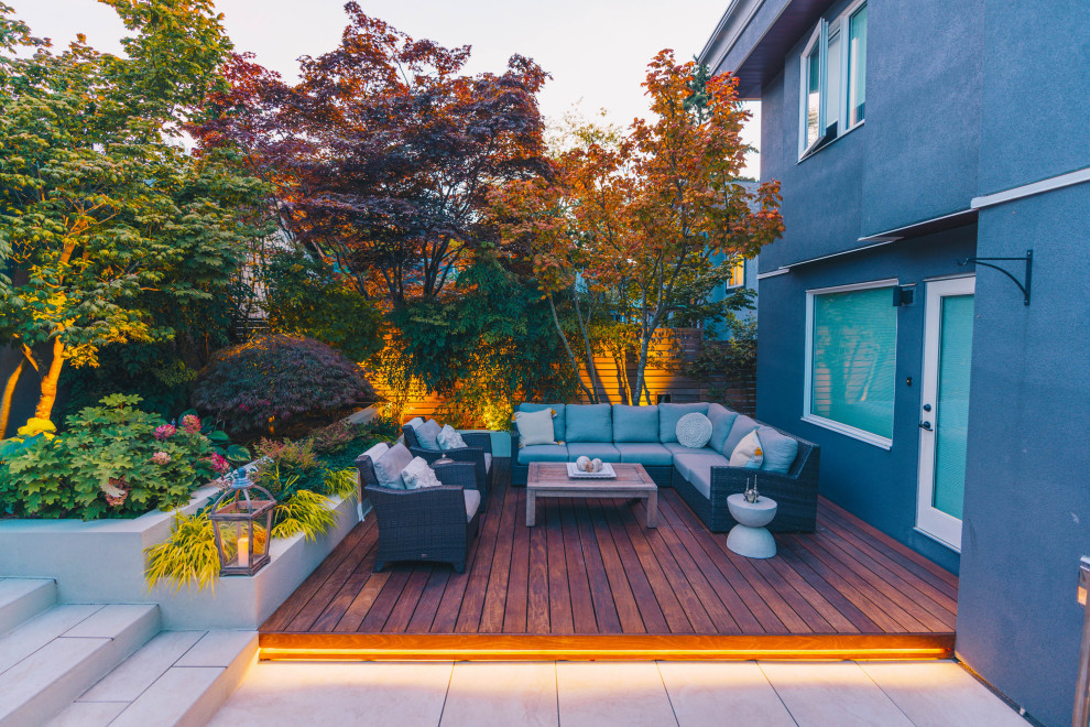 Inspiration for a mid-sized modern patio in Vancouver.