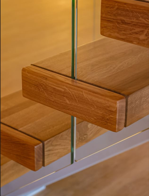 Лестница на монокосоуре со скрытой поддержкой ступеней