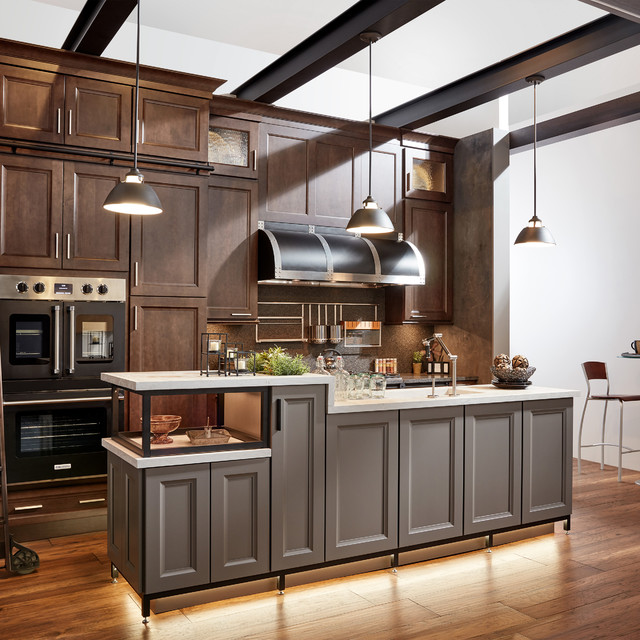 Wellborn Cabinet Estate Series Transitional Kitchen