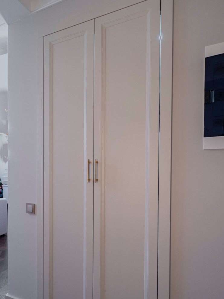 Меблировка квартиры: необычная кухня и гардеробная