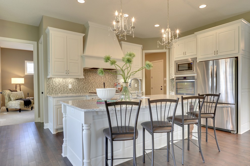 Kitchen - transitional kitchen idea in Minneapolis
