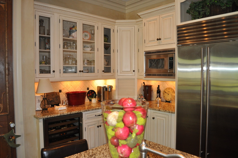 Inspiration for a transitional kitchen remodel in Raleigh