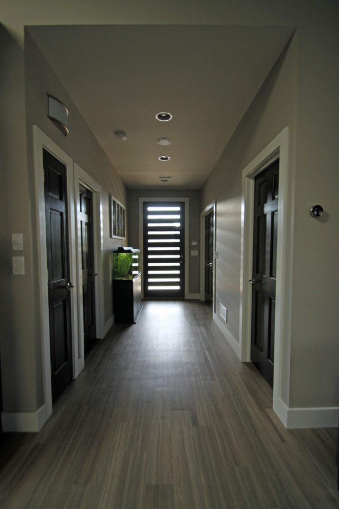 Transitional entryway photo in Columbus