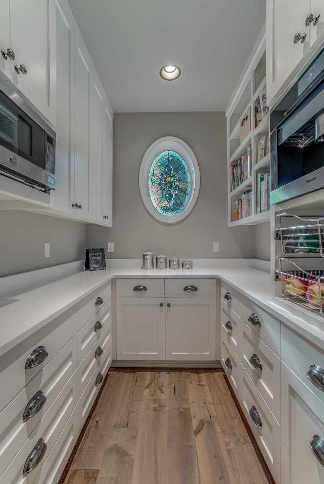 Transitional kitchen photo in Seattle