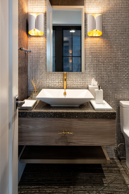 Fox Point trendy-lille-badevaerelse