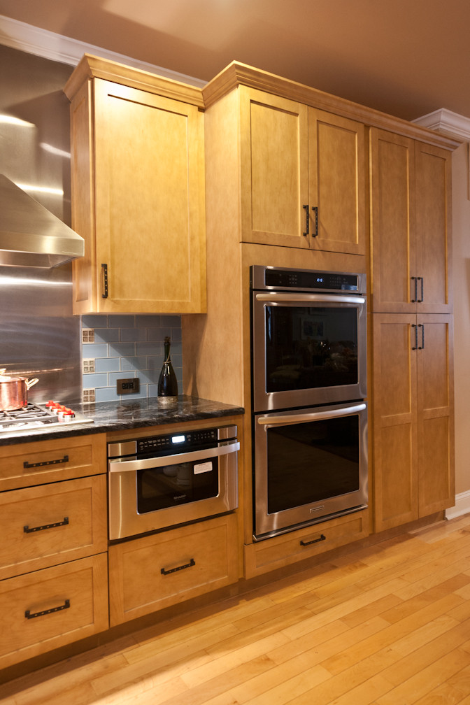 Double Oven nested in Large Cabinets