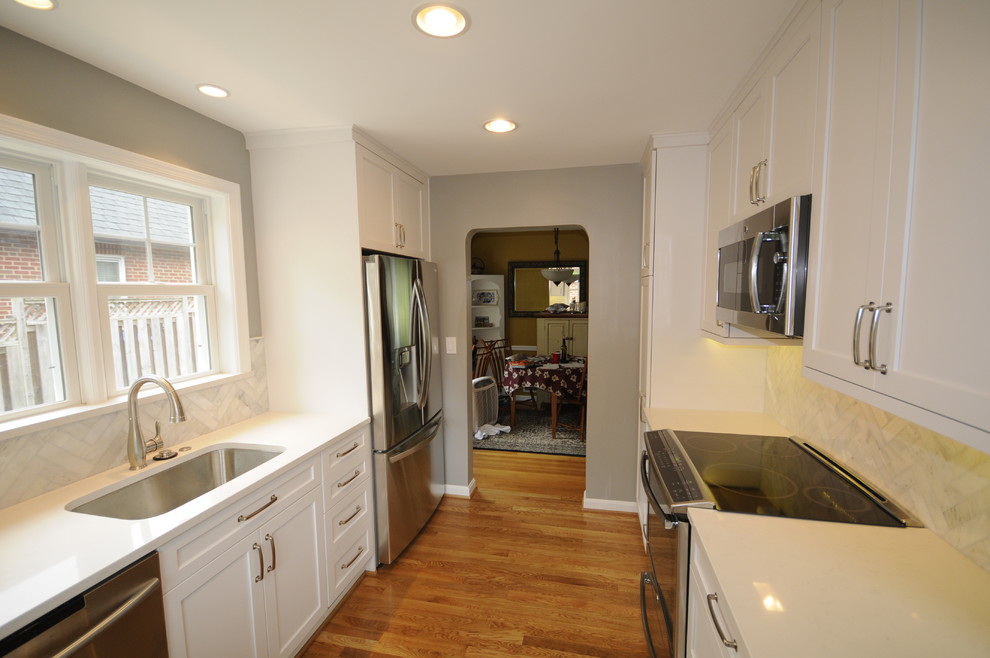 Example of a transitional kitchen design in DC Metro