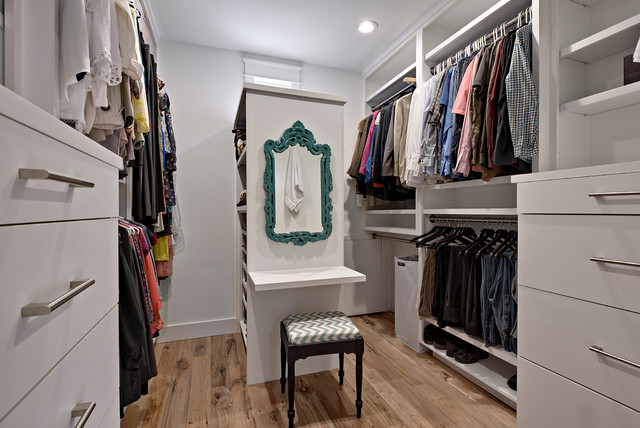 1920's craftsman bungalow remodel addition craftsman-armoire-et-dressing