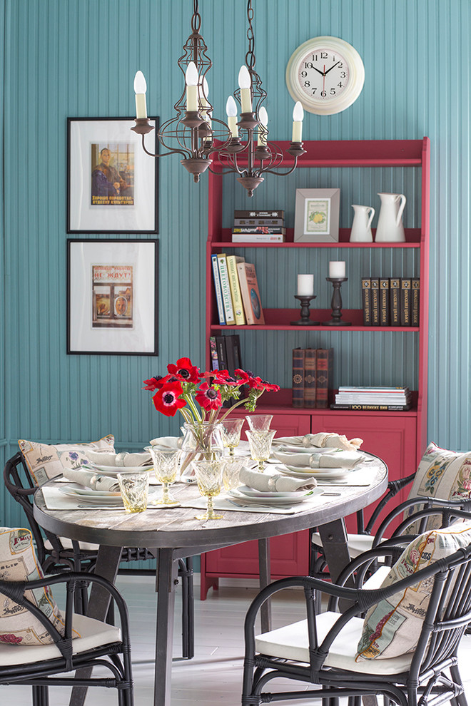 Cette photo montre une salle à manger avec parquet peint.